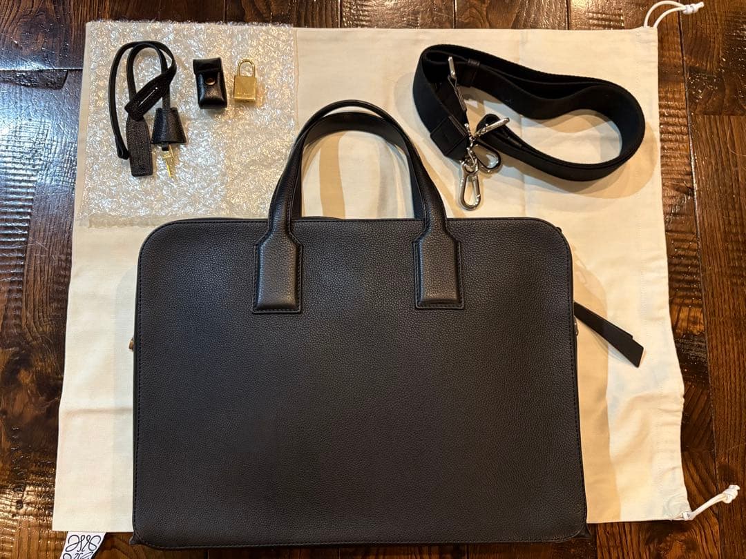 美品　ロエベLOEWEゴヤシンブリーフケース黒 レザー ビジネスバッグ