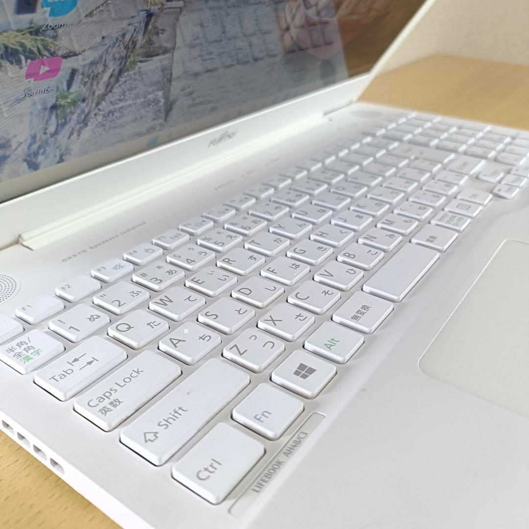 ノートPC Windows11 i7 SSD 1TB メモリ24GB 富士通 白