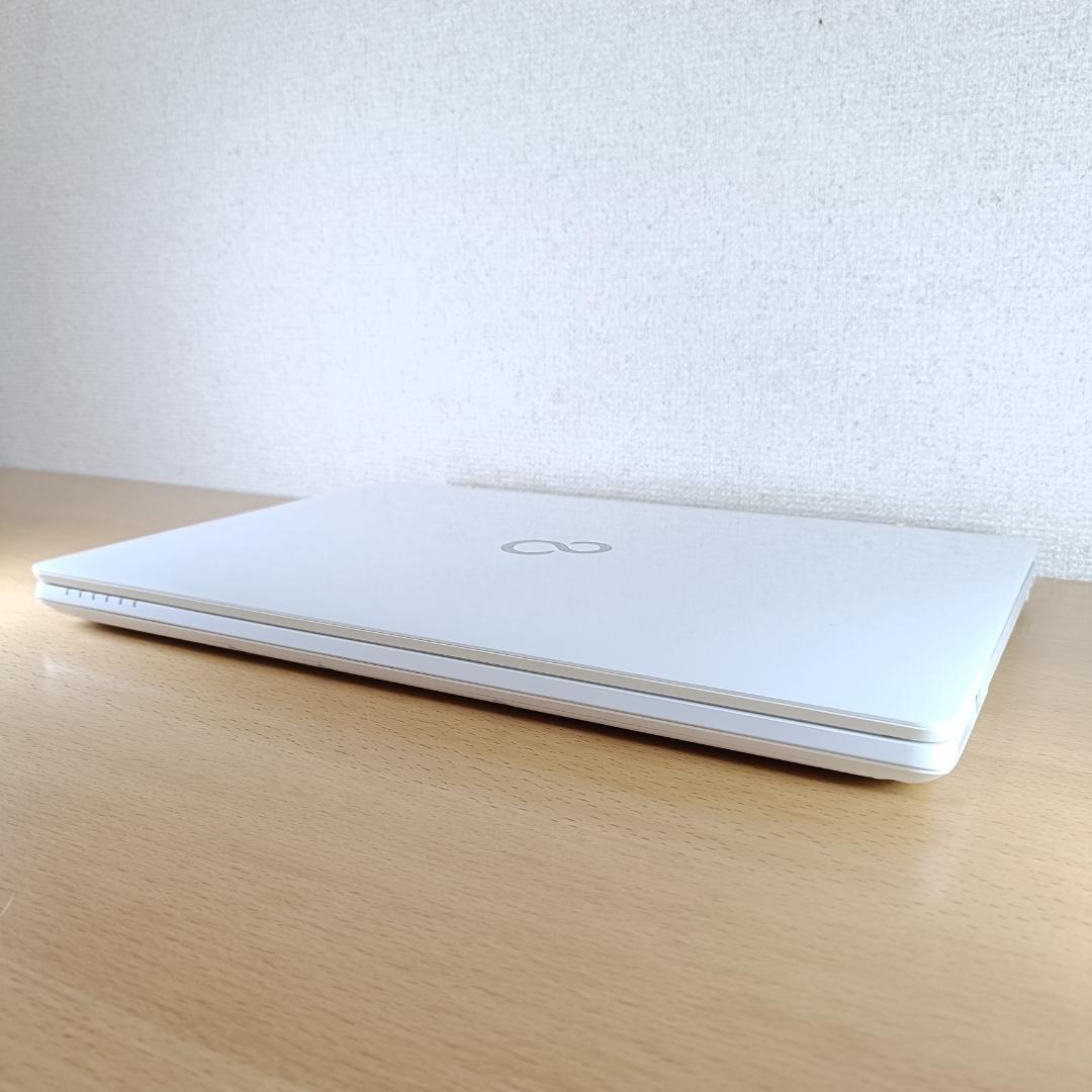 ノートPC Windows11 i7 SSD 1TB メモリ24GB 富士通 白