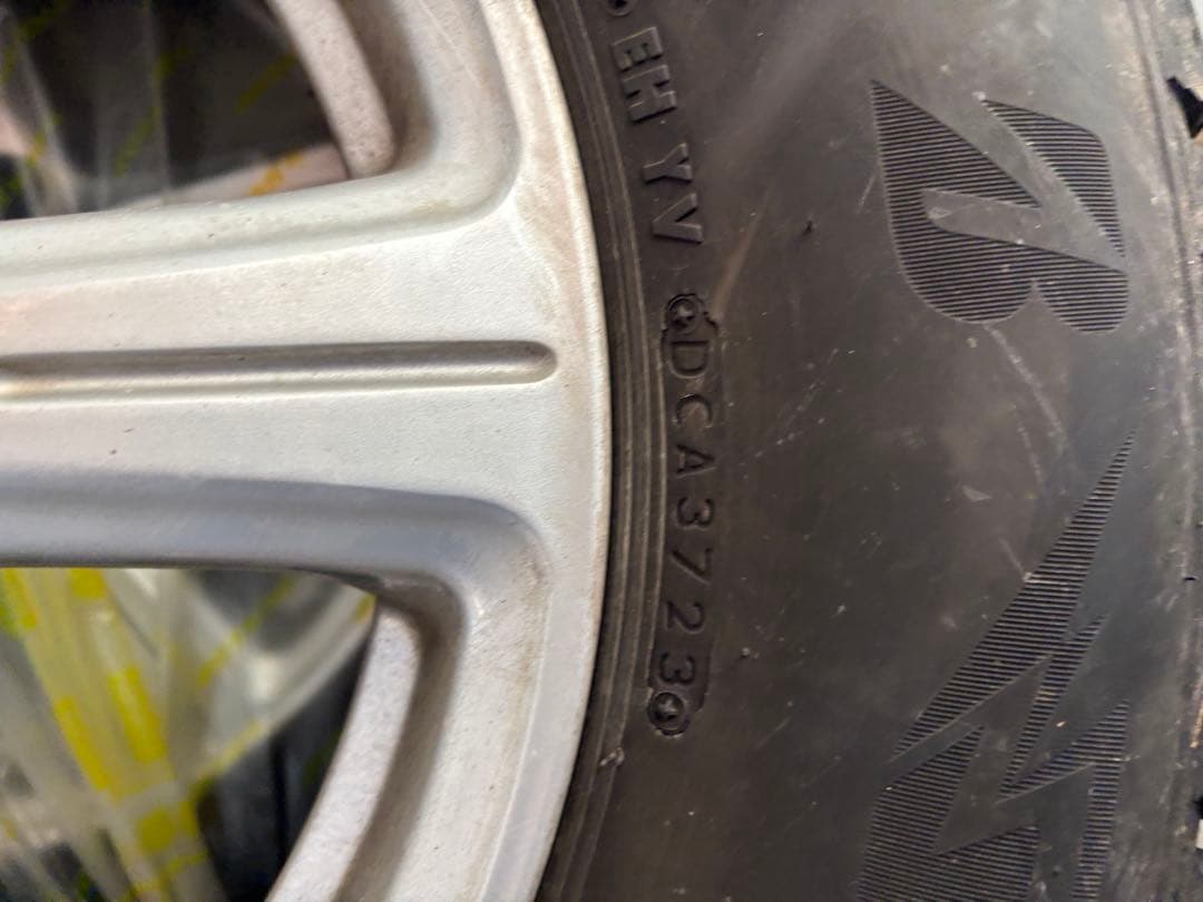 【お肉さん専用2/4】ブリザック 冬用タイヤ 215/70R16