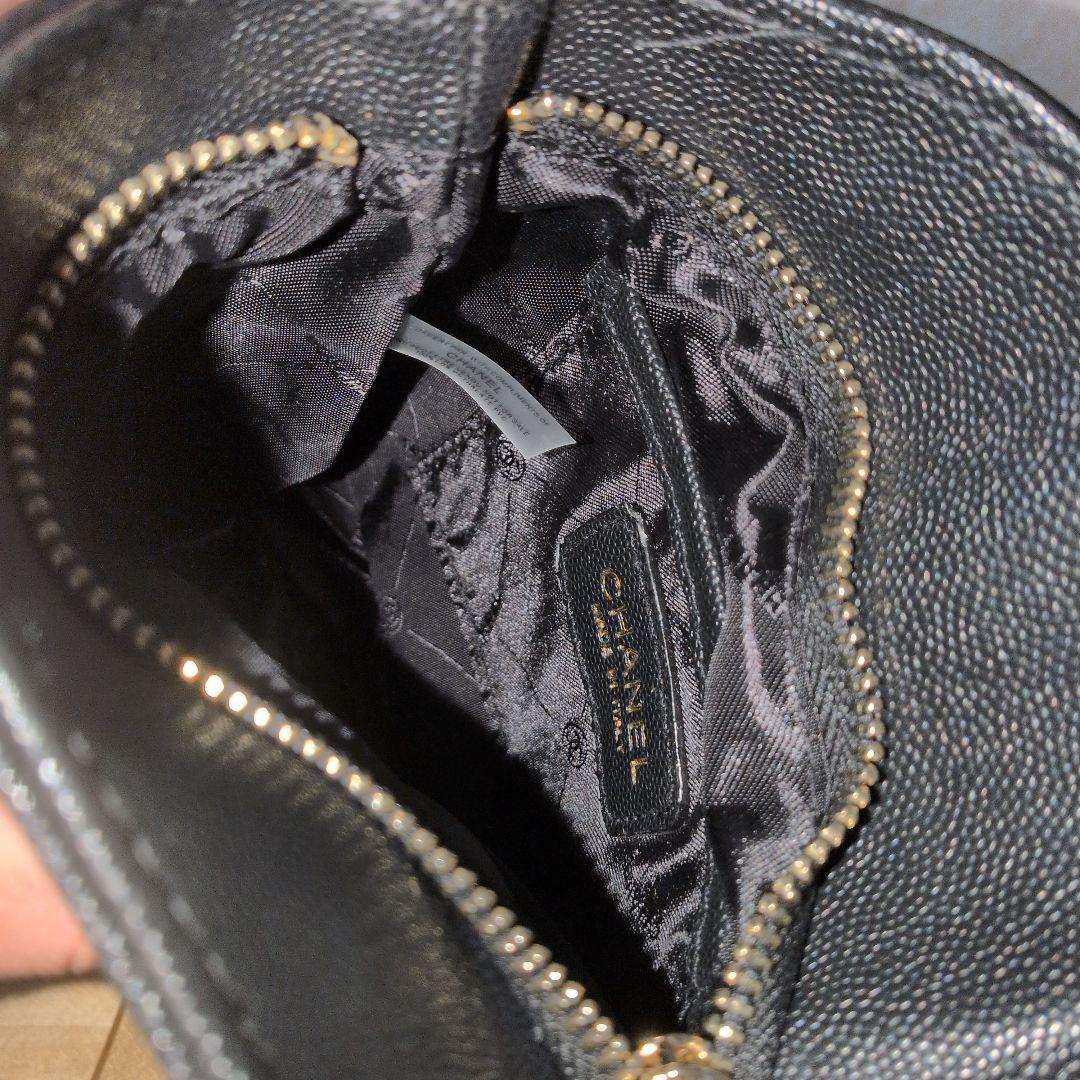 CHANEL ブラックレザーショルダーバッグ　ノベルティ