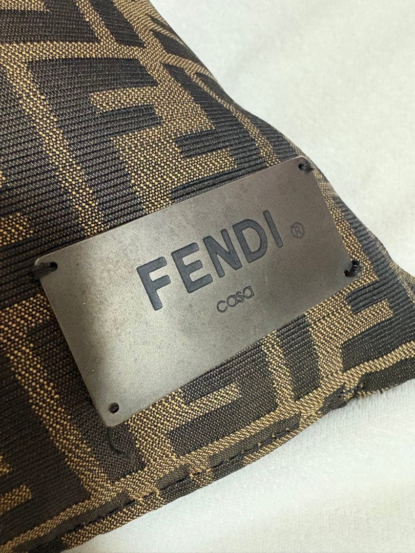 FENDI フェンディ　クッション　茶×黒　羽根　フェザー　カバー　ブラウン