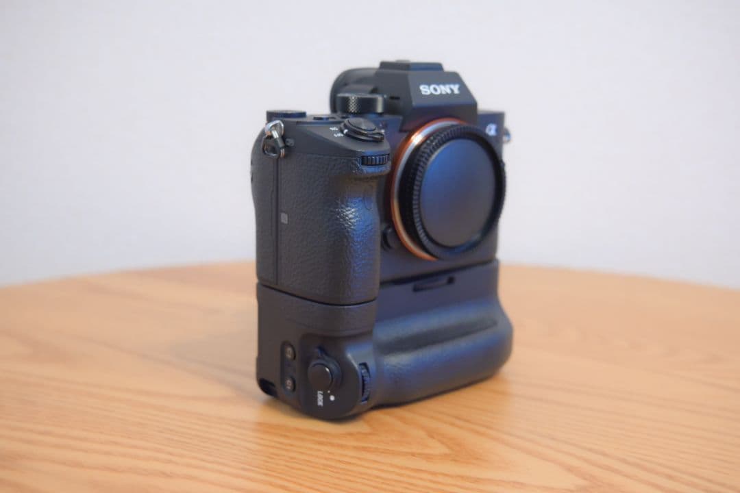 SONY a7R III ILCE-7RM3　ボディ　縦グリップ　バッテリー
