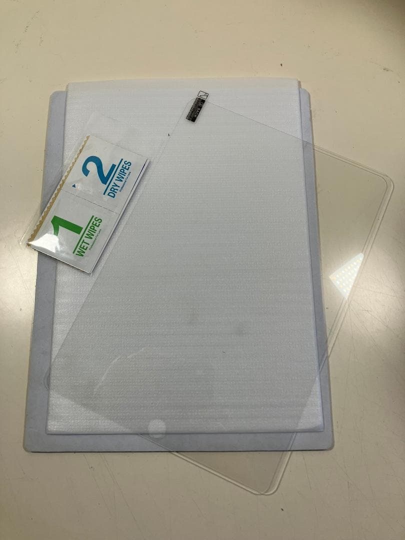 iPad 第8世代　128GB グレー　Wi-Fiモデル　カバーガラス付