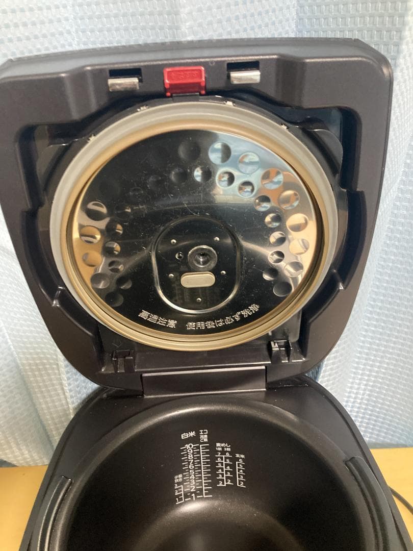 2023年製 タイガー JPV-C180 圧力IH炊飯器 10合炊き