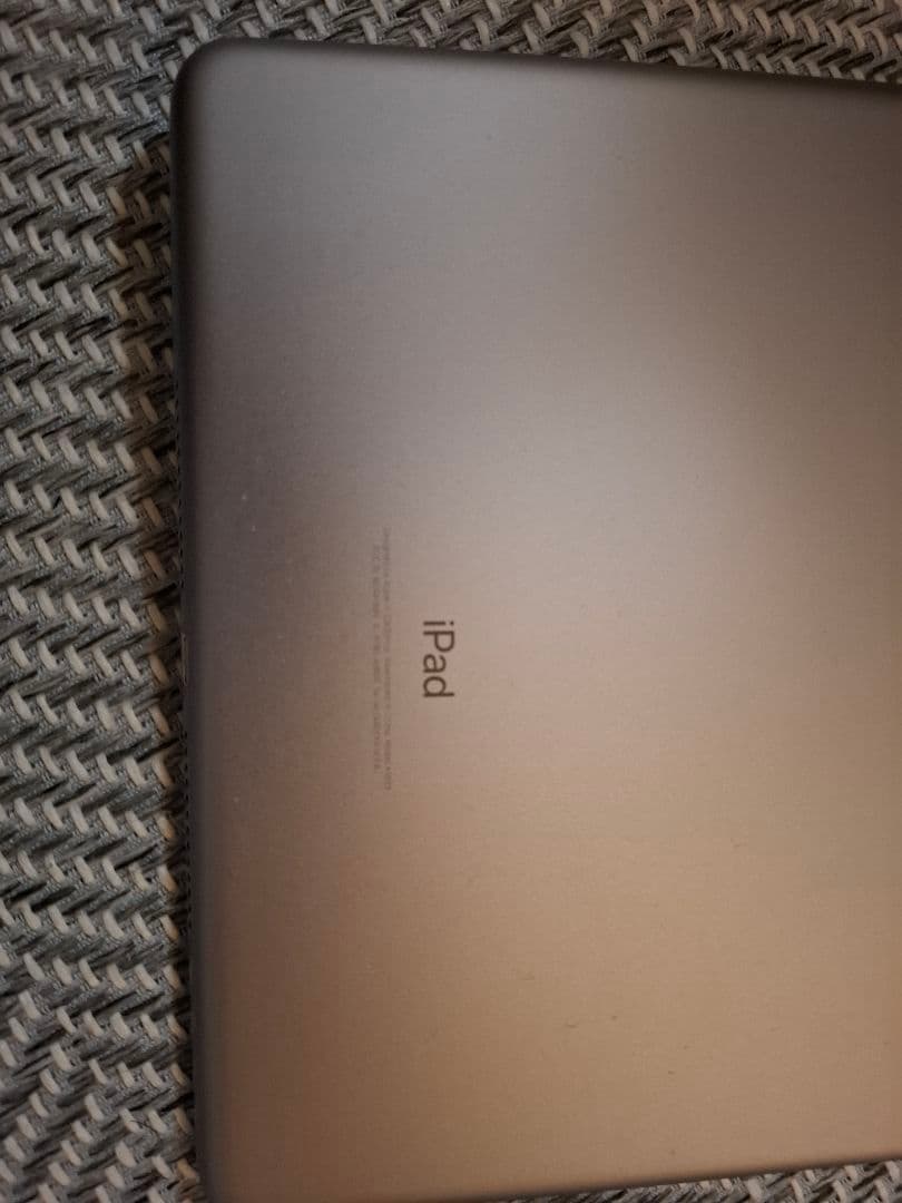 iPad 第6世代 9.7インチ Wi-Fiモデル 32GB MR7F2J/A