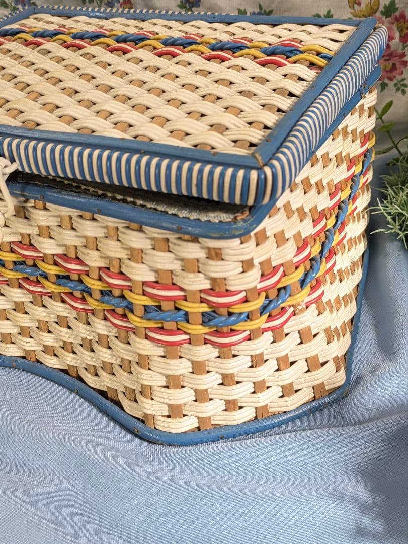 イギリス アンティーク ソーイングバスケット 青赤黄色