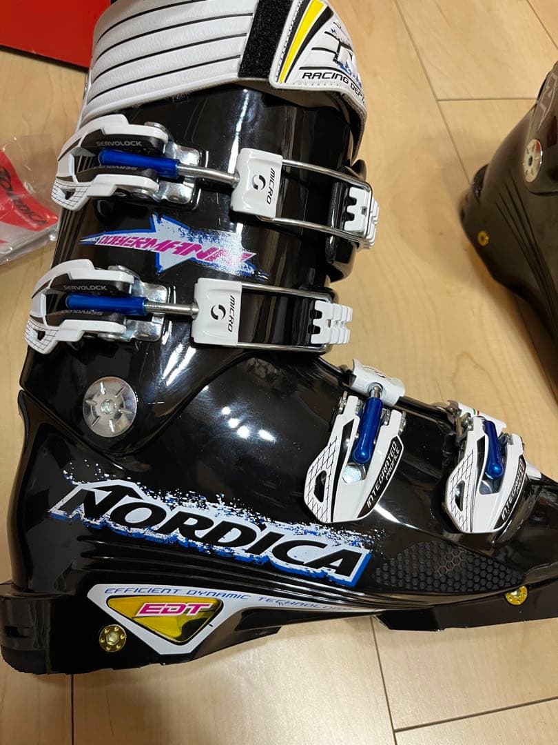 ノルディカ　スキー　ドーベルマン　ブーツ　ゲレンデ　レース