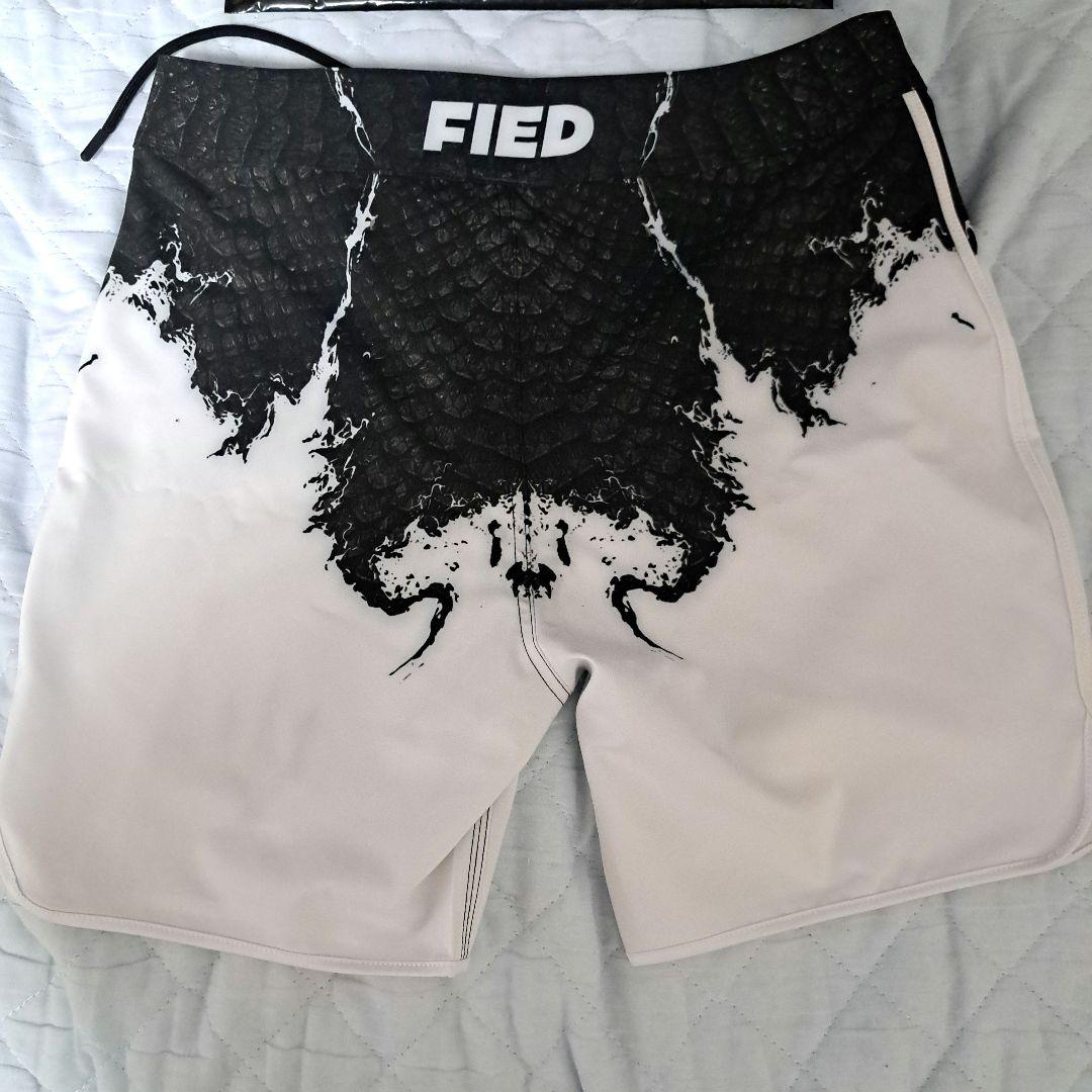 FIED ホワイト/ブラック　フィジーク　サーフパンツ