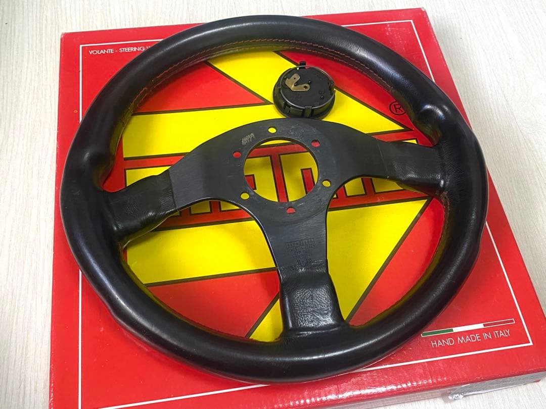 MOMO CORSE 320mm レザーステアリング　即決大歓迎