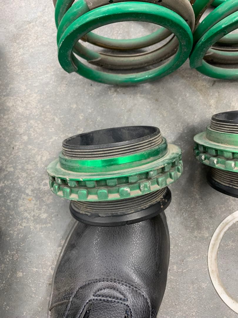 プリウスα車高調