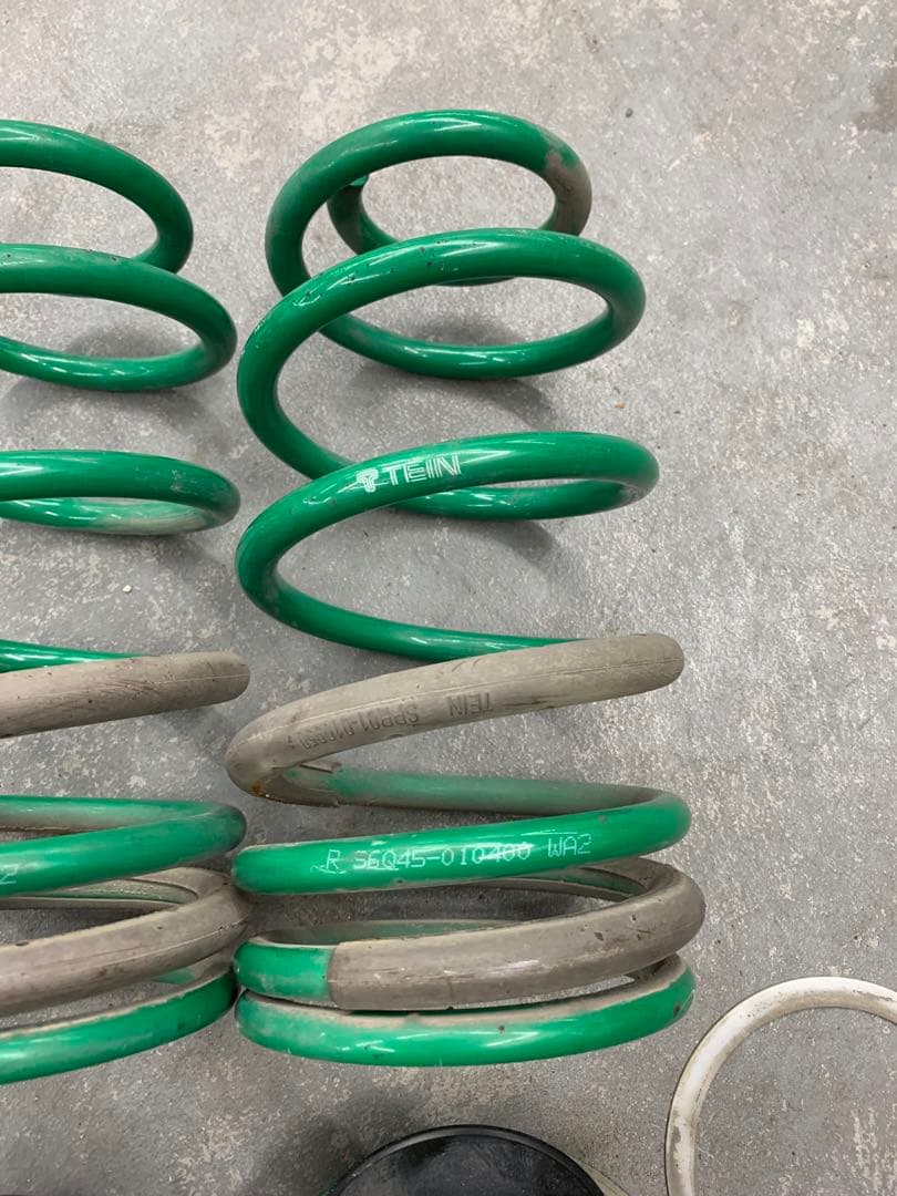 プリウスα車高調