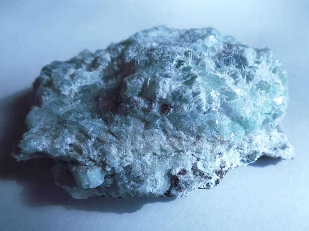 ターブッタイト ターブット石Tarbuttite 　蛍光鉱物　鉱物標本