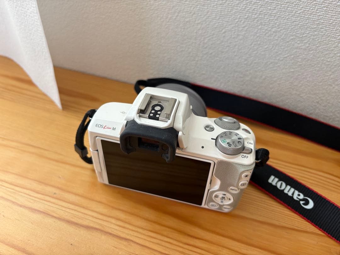 【極美品】【値下げ】Canon キャノン EOS Kiss M ホワイト