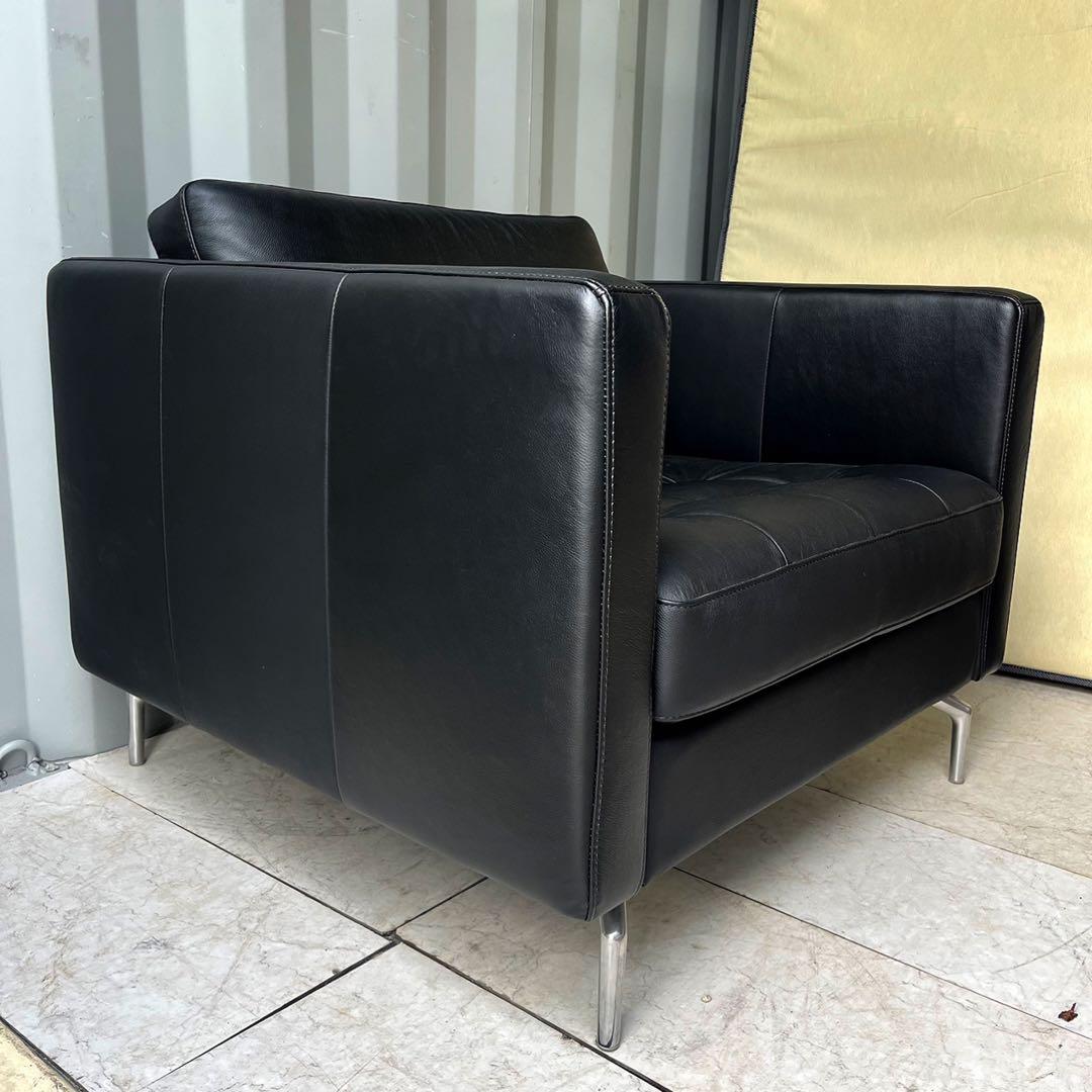 取付無料！ボーコンセプト Osaka 北欧モダン風ブラック本革シングルソファ✨