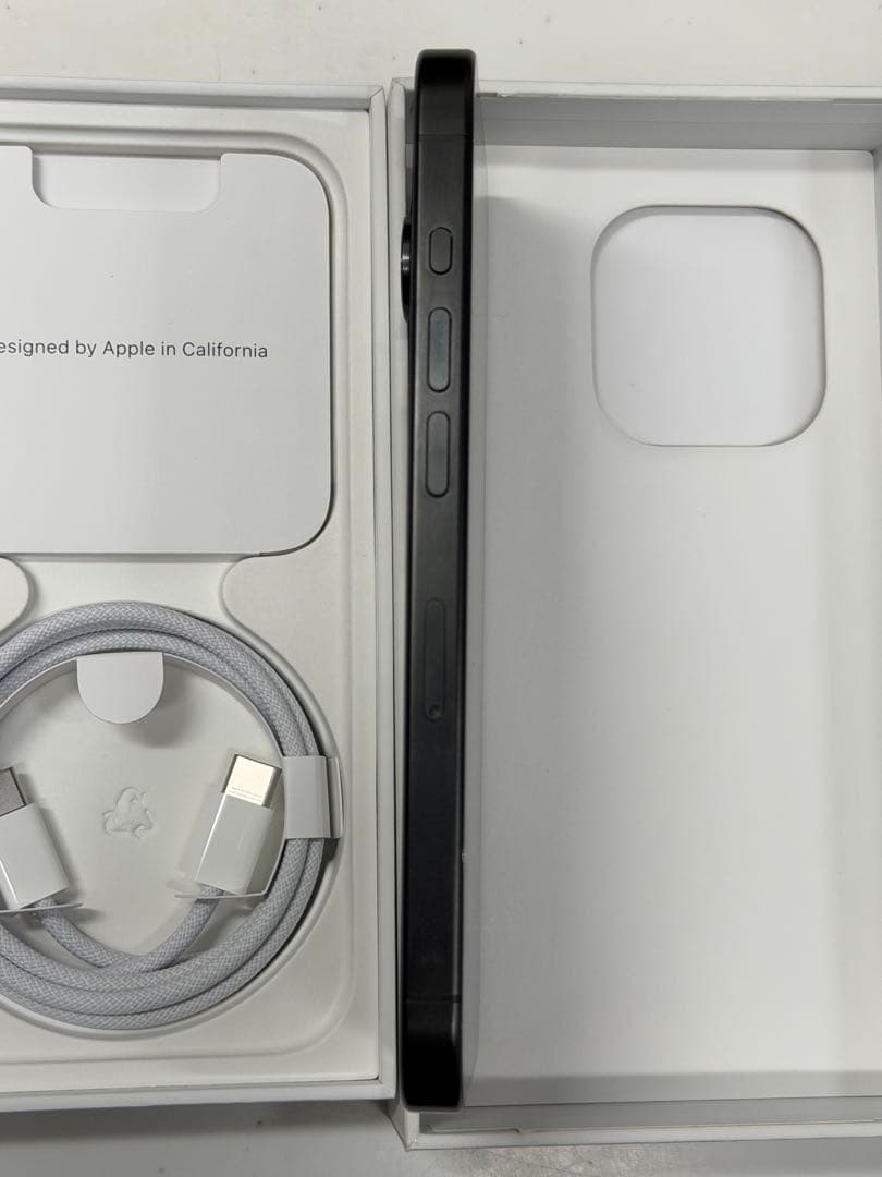 iPhone15Pro 256GB ブラックチタニウム　美品　オマケ多数あり