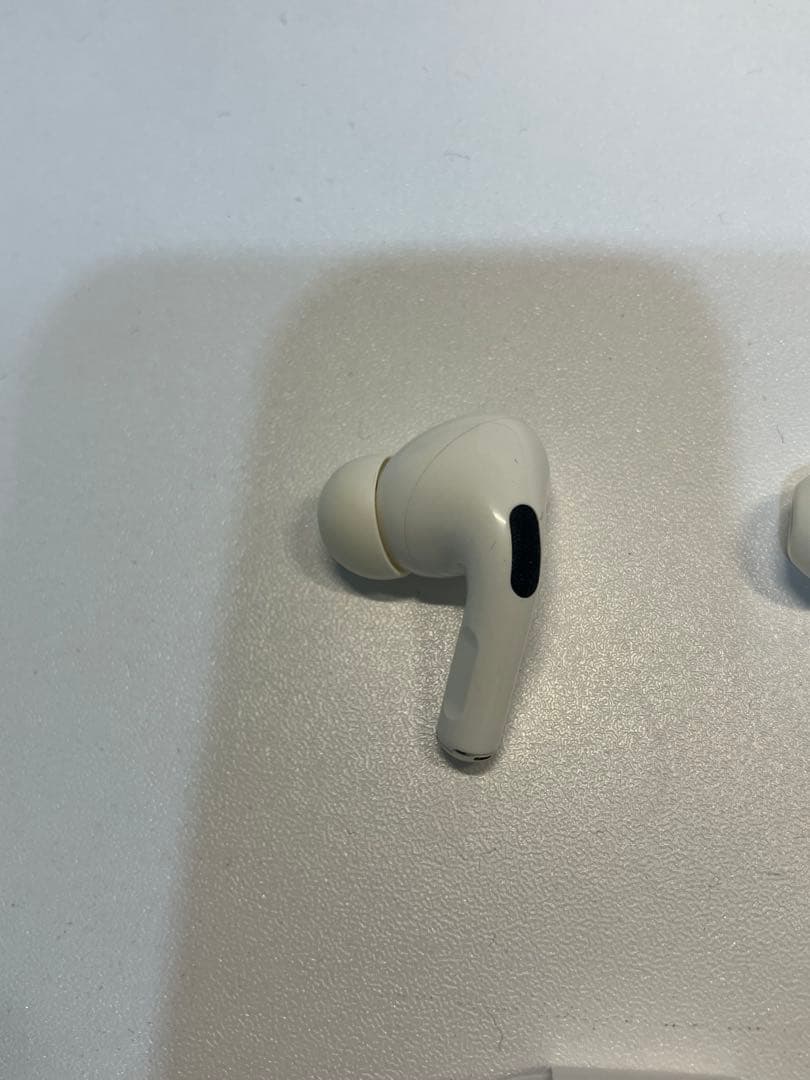 【中古】AirPods pro本体 ホワイト 充電ケース付き※値下げ依頼歓迎