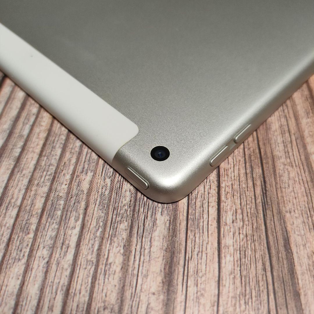 iPad 第8世代 32GB SIMフリー シルバー 美品