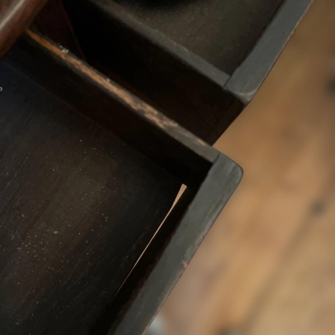 英国アンティーク木製彫刻装飾付きキャビネット