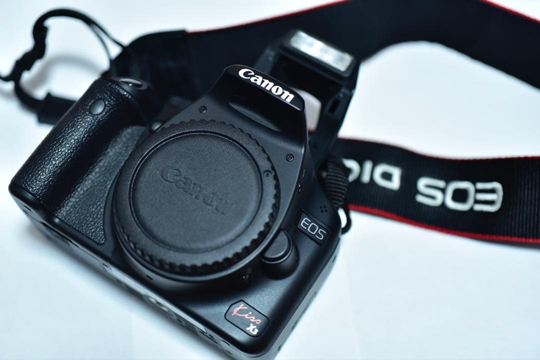 Canon EOS Kiss X3本体とバッテリーチャージャー