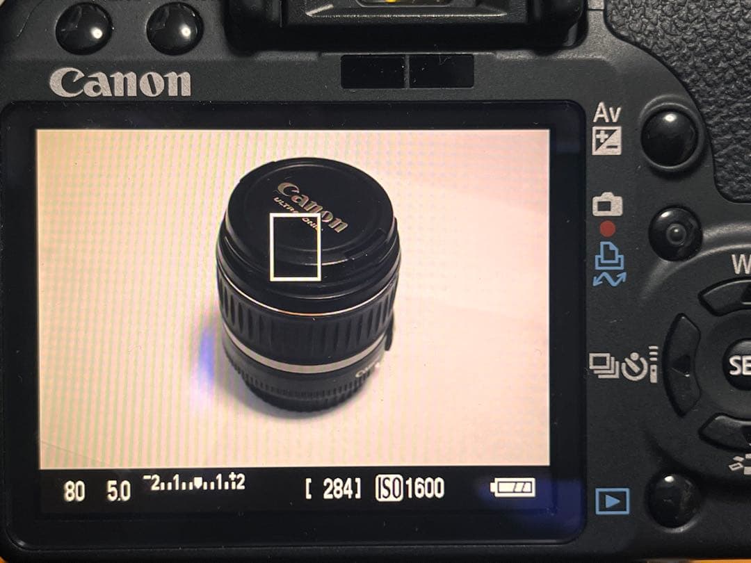 Canon EOS Kiss X3本体とバッテリーチャージャー