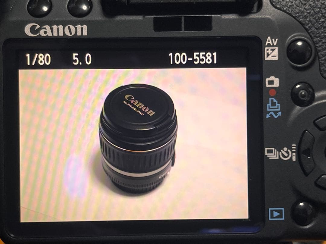 Canon EOS Kiss X3本体とバッテリーチャージャー