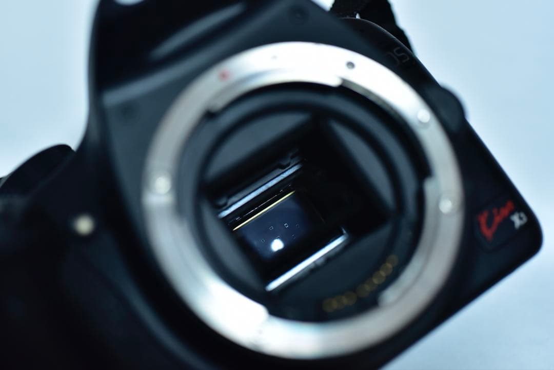 Canon EOS Kiss X3本体とバッテリーチャージャー