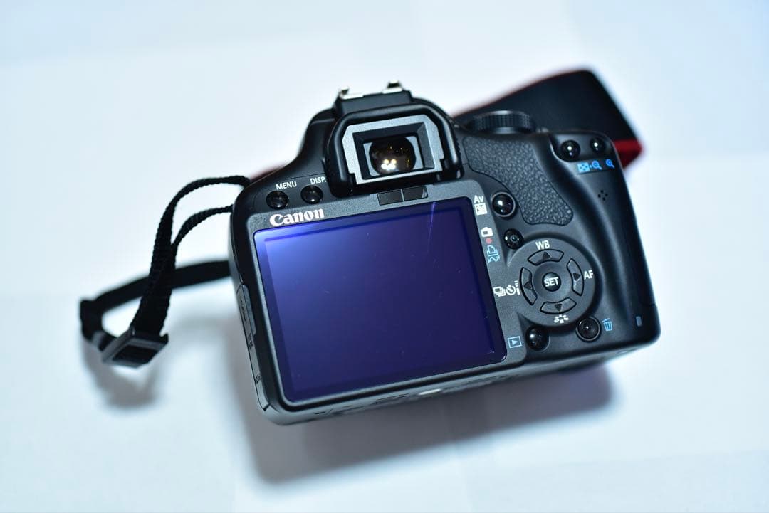 Canon EOS Kiss X3本体とバッテリーチャージャー
