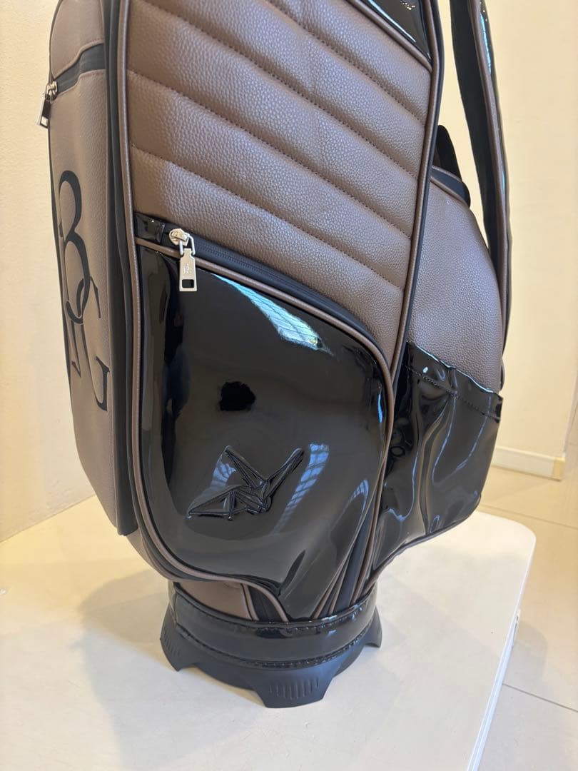 1PIU1UGUALE3 ウノピュウ　キャディバッグ