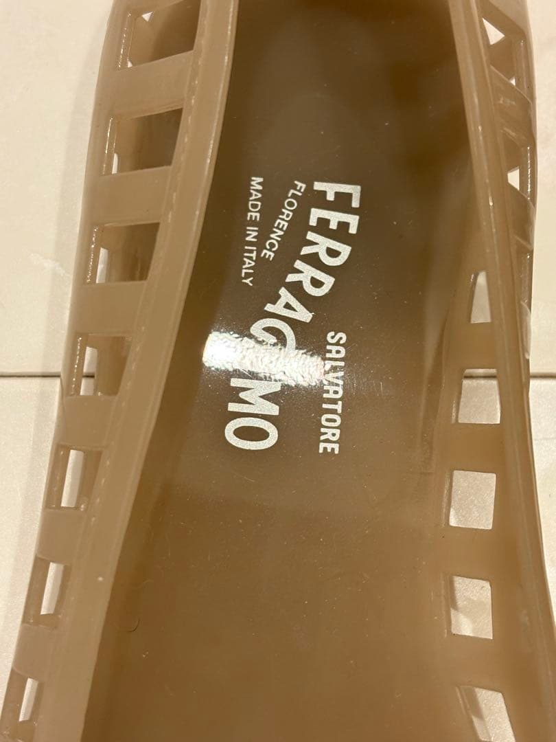 Ferragamo ラバー　フラット　シューズ ベージュ37