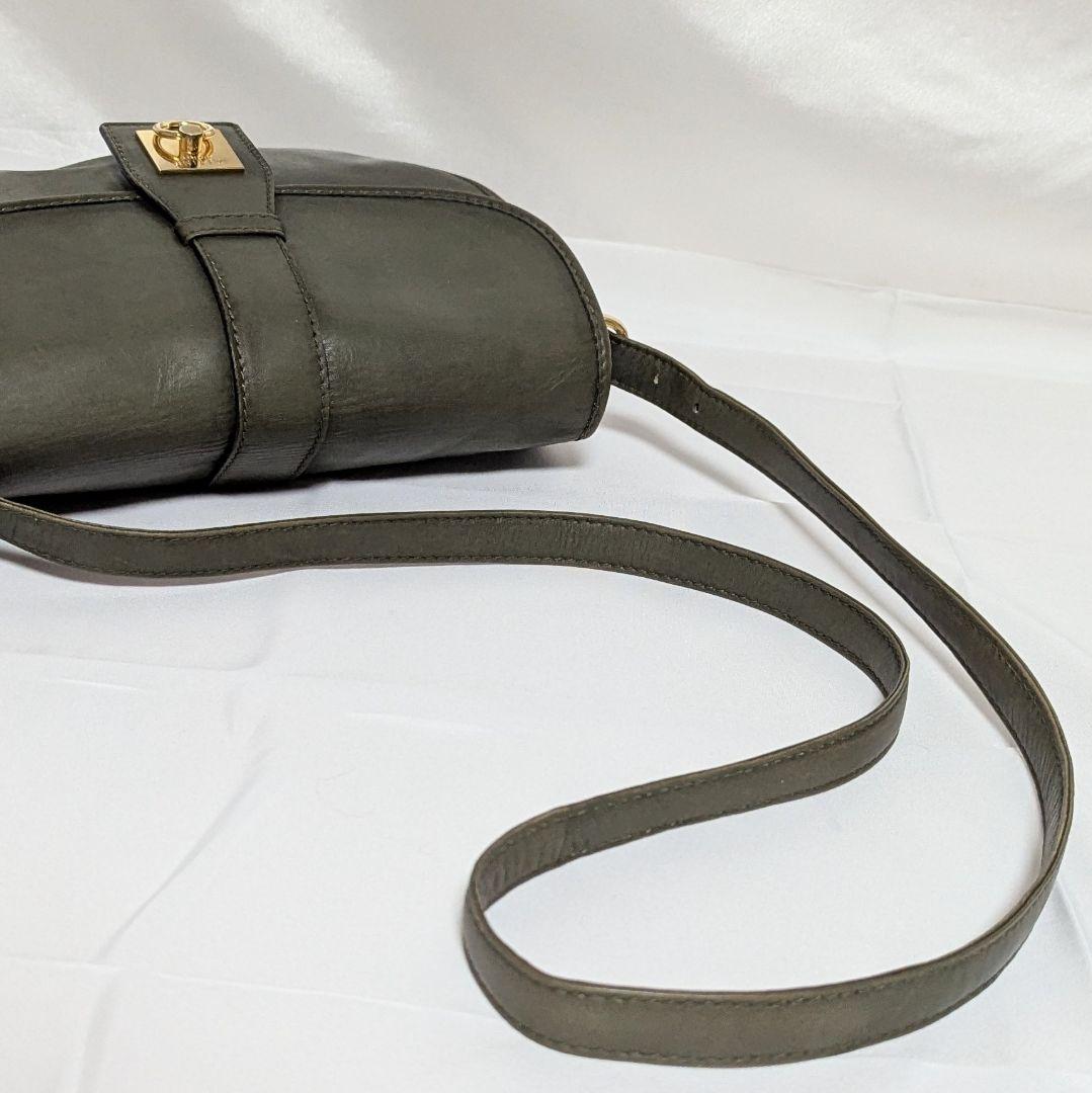 セリーヌ ショルダーバッグ ガンチーニ レザー 肩掛 フラップ 希少 カーキ