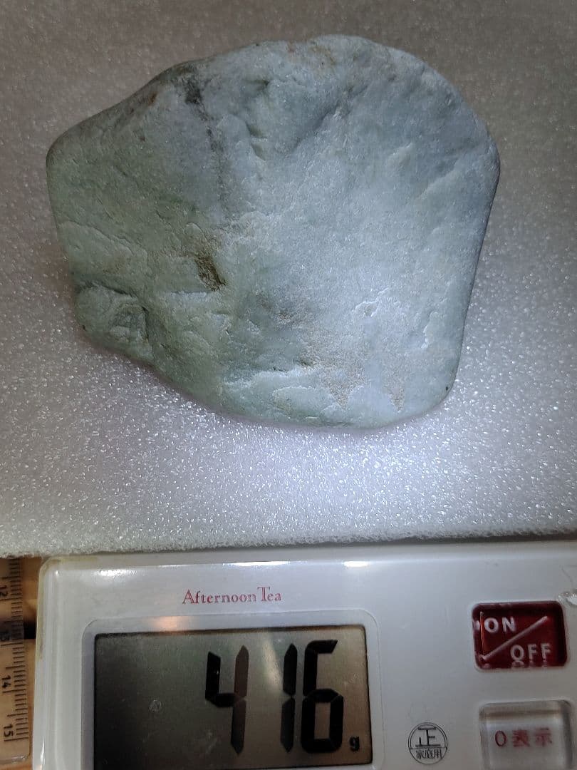 糸魚川産 翡翠原石 糸魚川らしい優しい雰囲気の翡翠原石 A貨です。416g