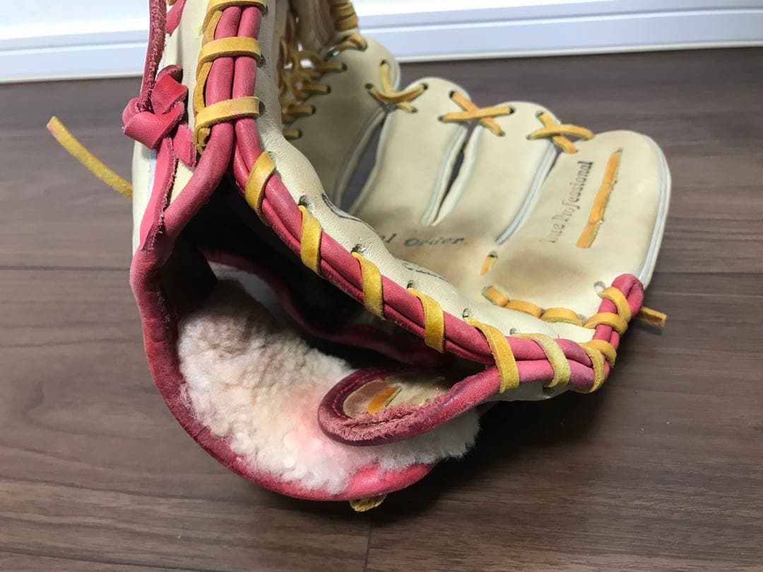 軟式用グローブ（久保田スラッガー、鳥谷モデル、内野手用、トレンチ×レッド）