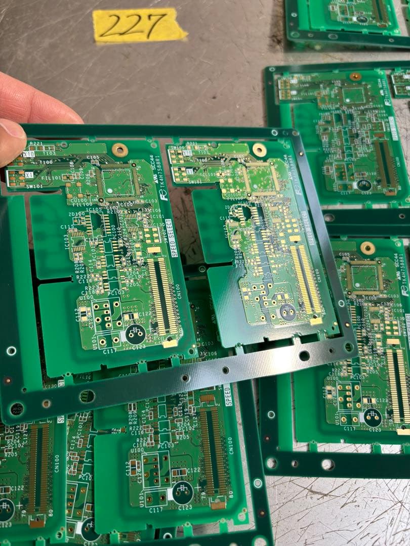 (約1キロ=25枚)ジャンク品。電磁基盤 。マザーボード。新品同様。未使用。