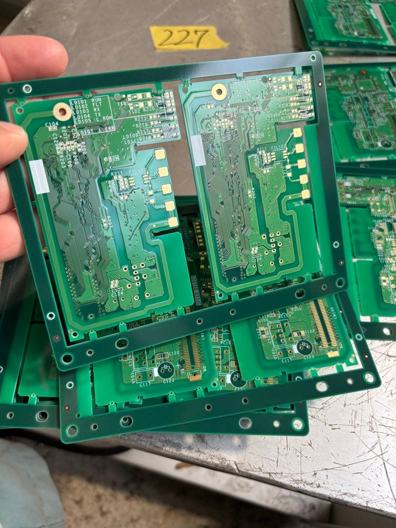 (約1キロ=25枚)ジャンク品。電磁基盤 。マザーボード。新品同様。未使用。