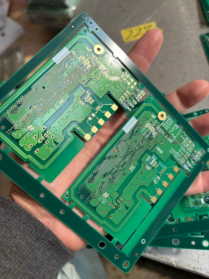 (約1キロ=25枚)ジャンク品。電磁基盤 。マザーボード。新品同様。未使用。