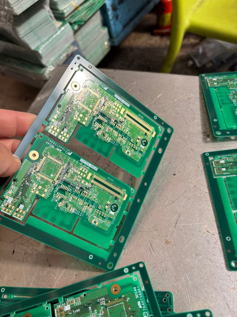 (約1キロ=25枚)ジャンク品。電磁基盤 。マザーボード。新品同様。未使用。