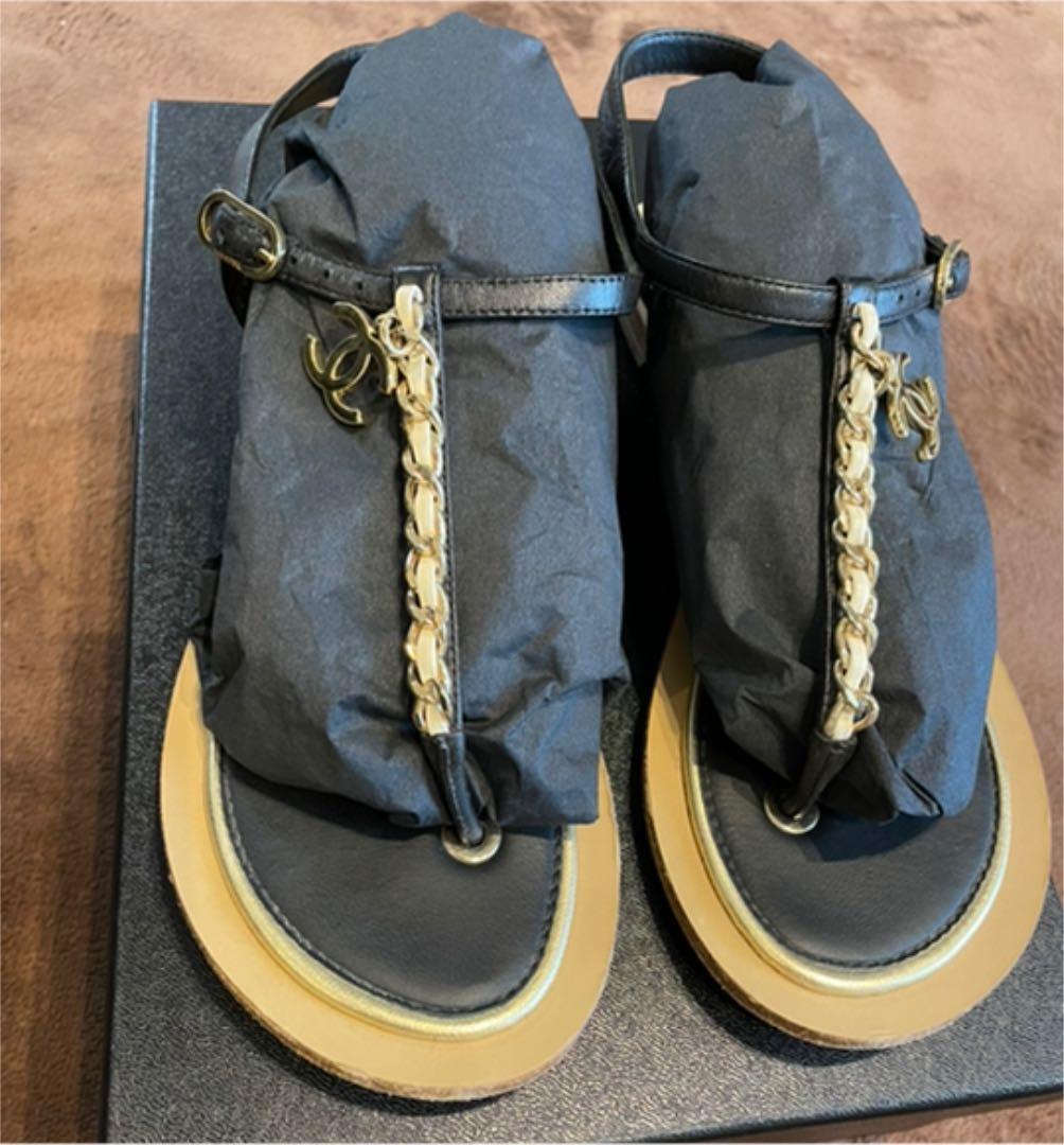 まるこ　CHANEL フラットサンダル　トングサンダル