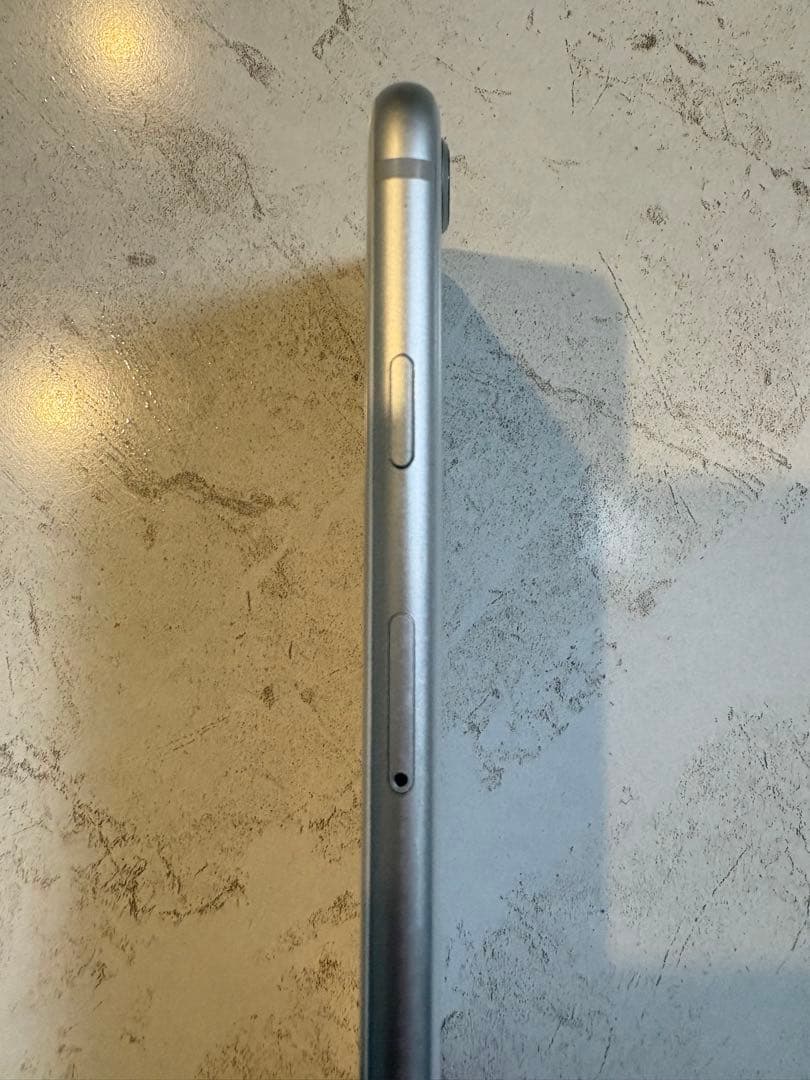 Apple iPhone 8 シルバー 画面ひびあり