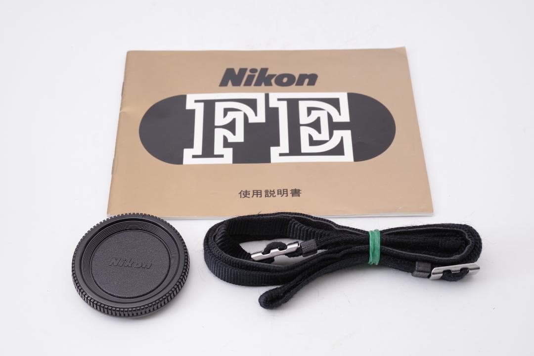 Nikon FE 説明書、ストラップ付き