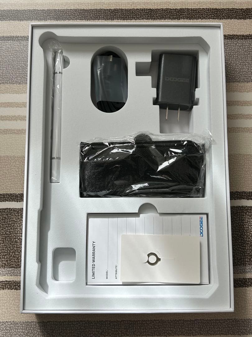 【新品】DOOGEE R10 15GB+128GBタブレット Android