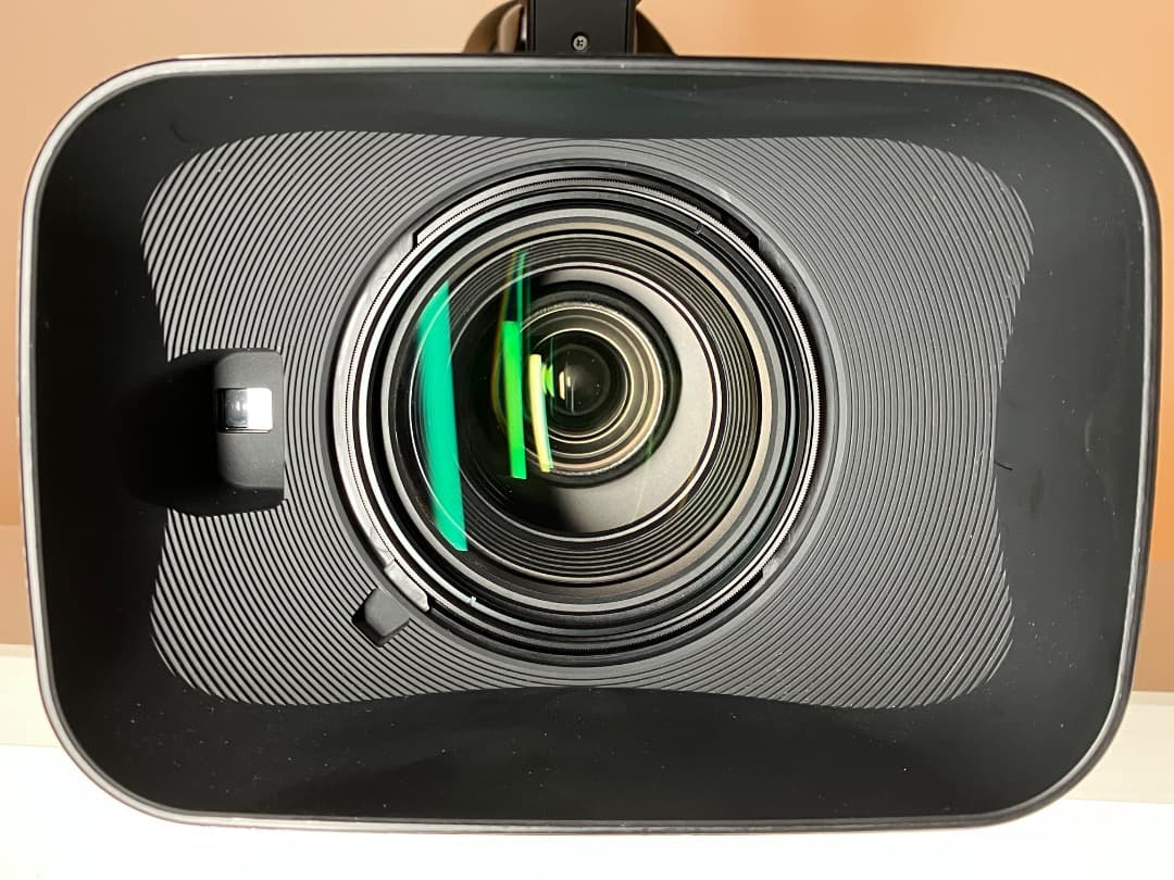 Canon 業務用ビデオカメラ XF305 (バッテリ・CFカード付、即収録可)