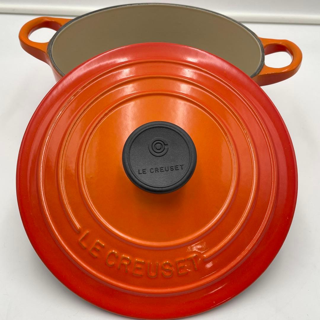 未使用　ル・クルーゼ ココット・ロンド 18cm オレンジ (ヴォルカニック)