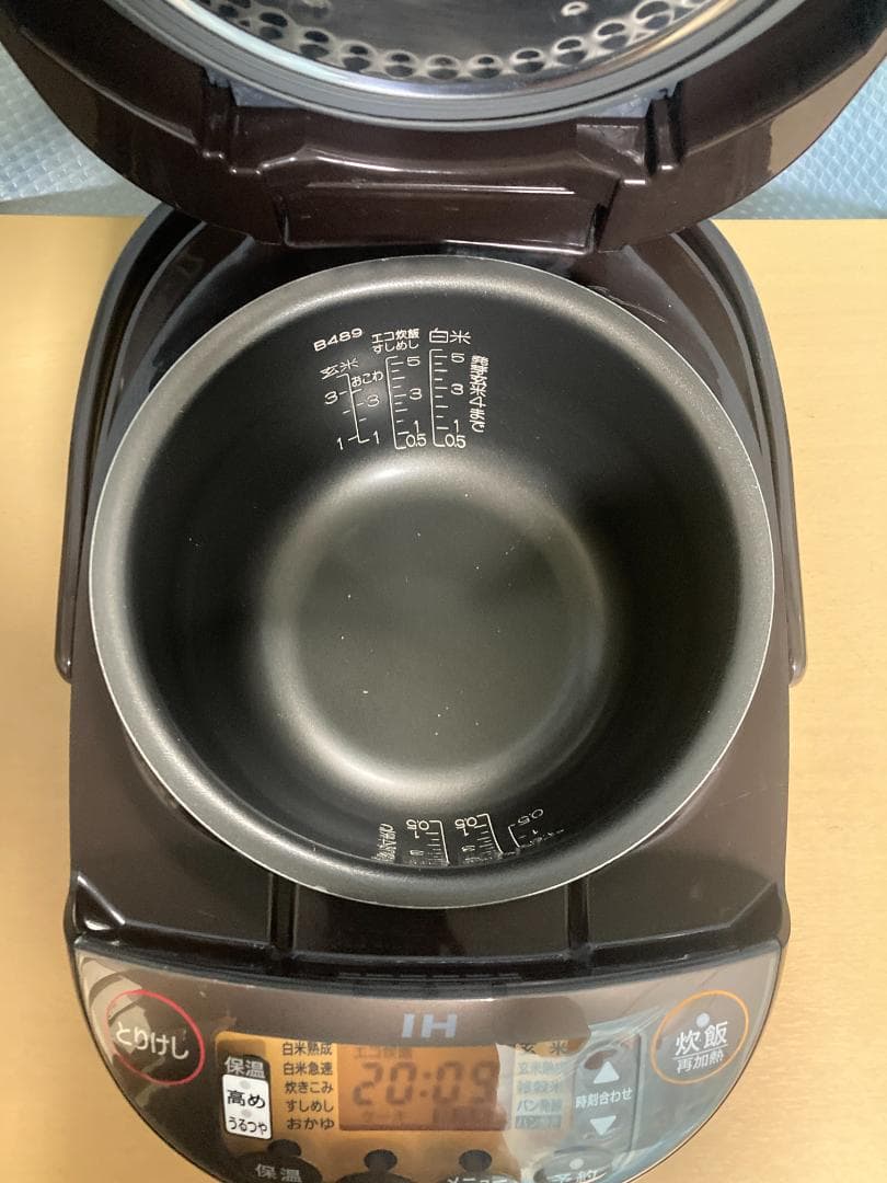 ★★2019 年製 Zojirushi NP-VZ10 炊飯器 5.5合★001