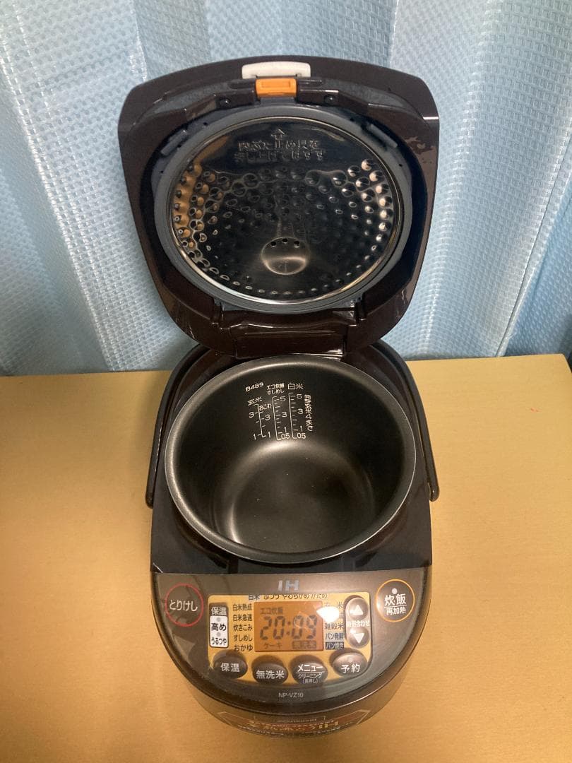 ★★2019 年製 Zojirushi NP-VZ10 炊飯器 5.5合★001