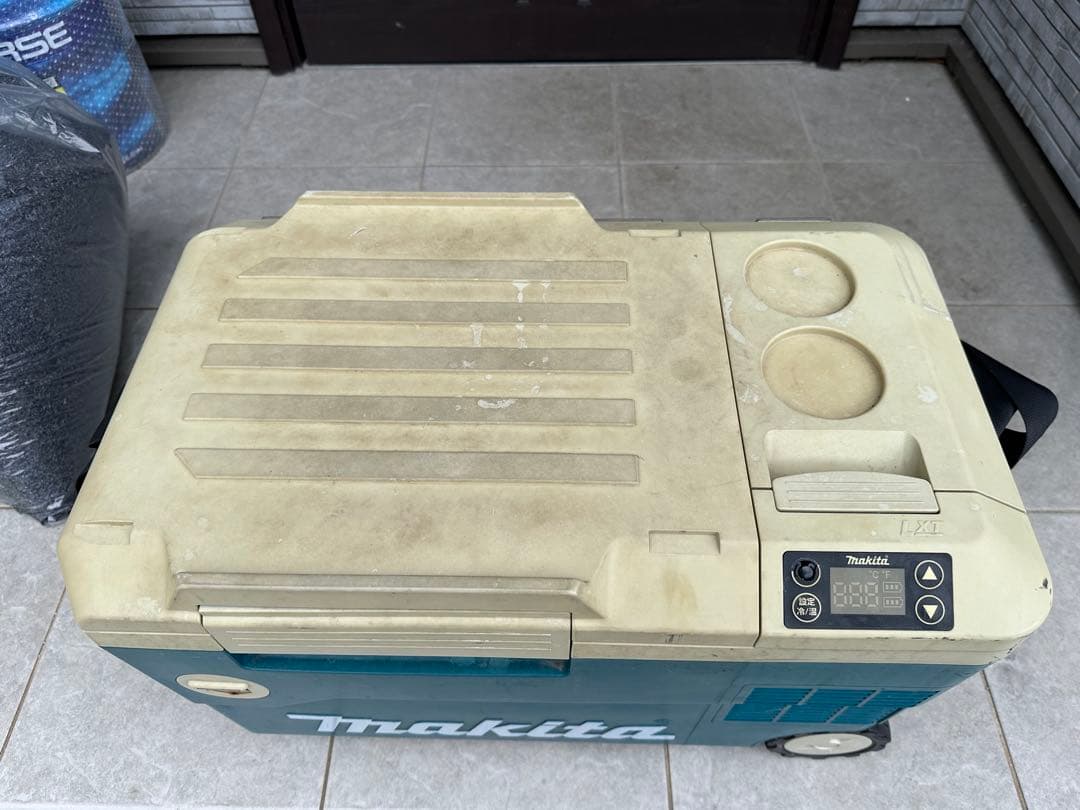 マキタ 充電式保冷温庫 CW180D ジャンク品