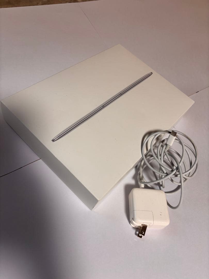 MacBook 2016 (macOS Monterey) ステッカー付き