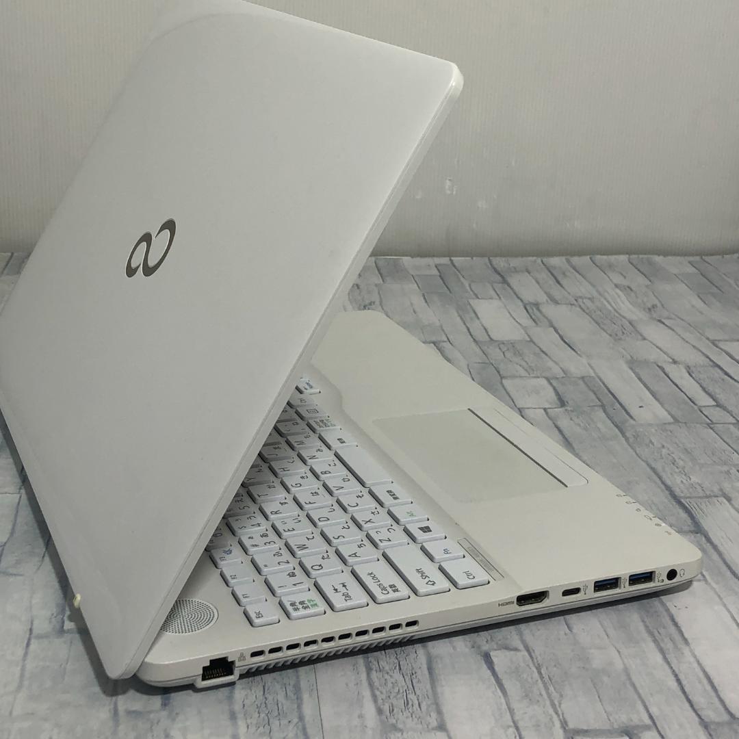 富士通 ノートパソコン本体 Core i7-7700HQ/256GB/16G搭載