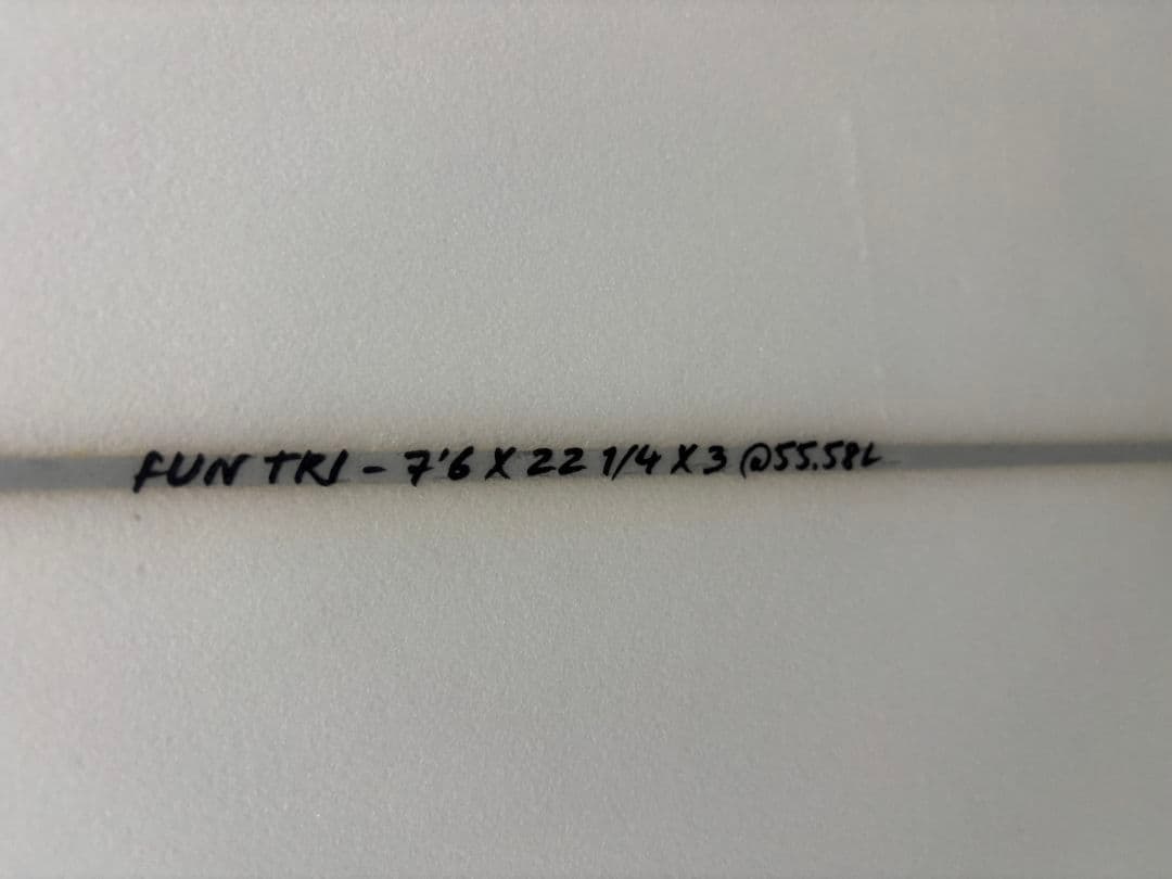 アロハ　サーフボード　ファンボード　FUN TRI 7.6 ALOHA