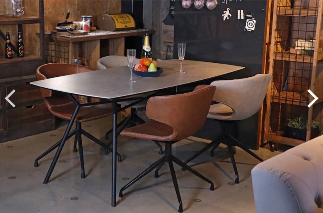 モダンなコンクリート風楕円形テーブル